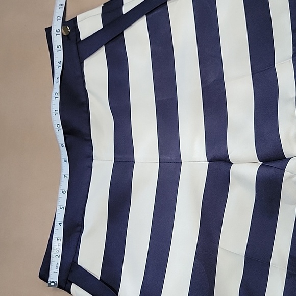 H&M Size 12 Navy Blue and Ivory Striped Sailor Style Shorts, Gently Used Cond. - Picture 3 of 9